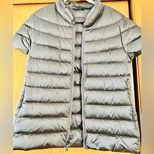 Martha Stewart cap-sleeved puffer vest. M. (L = 27”; W = 20”). Graphite.
